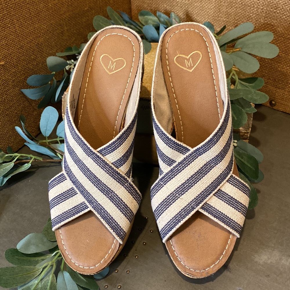 Cream & Navy Wedge - 8.5